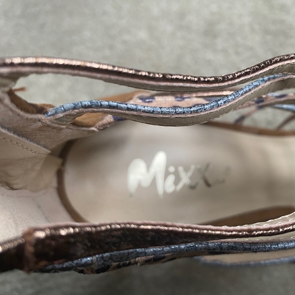 🆕️ Strappy Faux Suede Heels, Size 8.5 - Picture 9 of 10